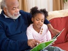 Sử dụng sách và truyện để chia sẻ các bài học về cuộc sống với trẻ